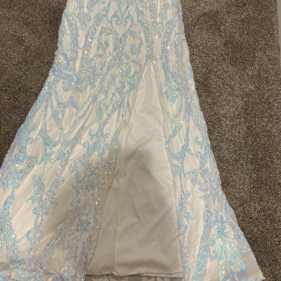 Formal dress - Picture 4 of 7